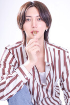 白咲葵羽