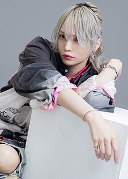 雛月真緒