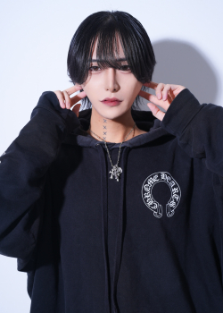 黒咲彩人