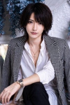 鳳条咲輝