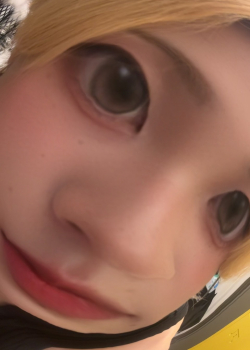 綺律レイ