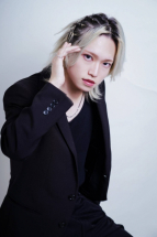 テレ