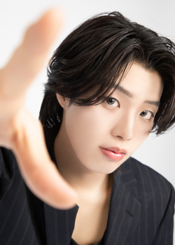 基山ヒロト